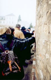 Ertasten der Mauer